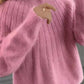 Enfärgad fluffig stickad tröja