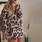 Elegant rundhalsad leopardmönstrad miniklänning