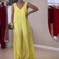 Ärmlös V-neckad jumpsuit med vida ben och midjebälte för kvinnor