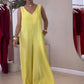 Ärmlös V-neckad jumpsuit med vida ben och midjebälte för kvinnor