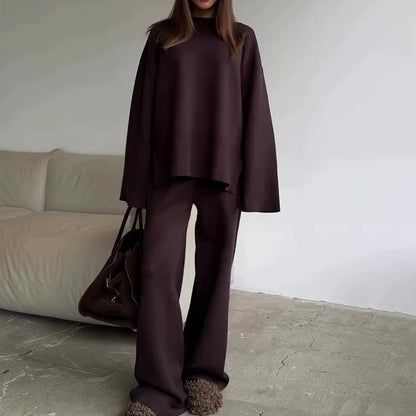 2-delat set med damtröja och byxor med vida ben